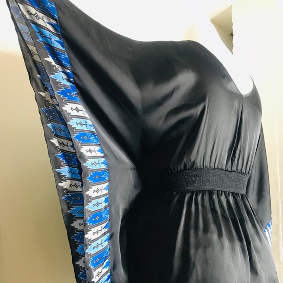 Black and blue blouse - Picture 2 of 5